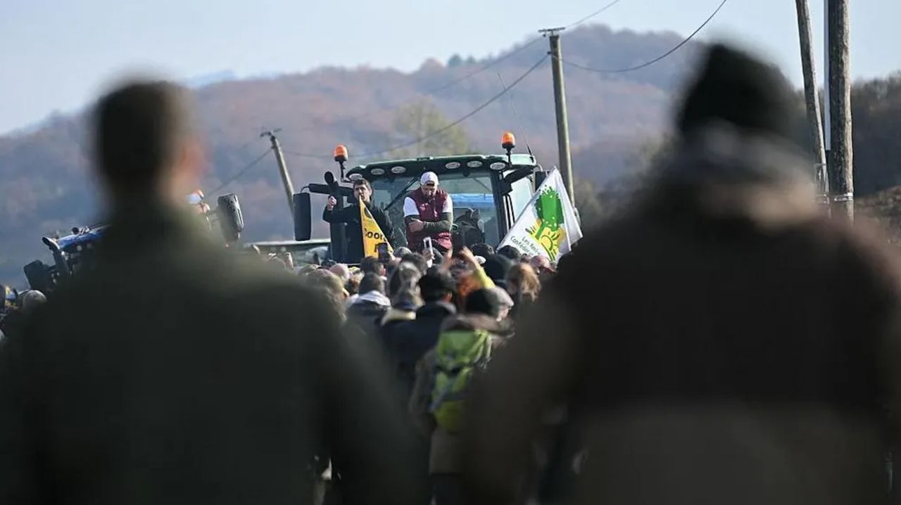 Fermierii francezi au blocat șosele